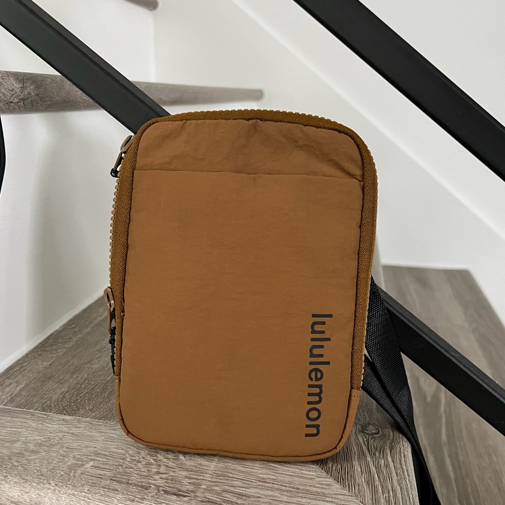 Lululemon easy access crossbody bag